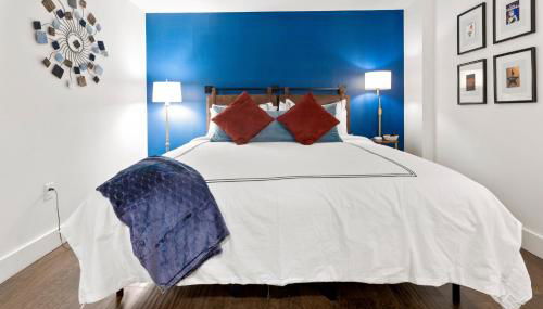 Theatre Retreat 2 Bedroom Loft - 1 Blk from Theatres - Foto 2