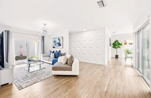 Spectacular Miami- Htd Pool,5 Bdrooms ,MiniGolf, Playground, Baby Items, BBQ - Photo 19