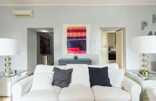 Luxury Apartment Auditorium - Photo 11