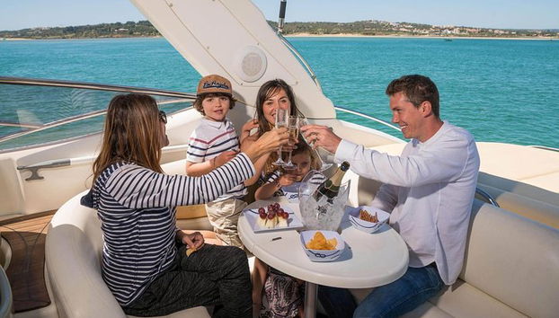 Tarde de iate em lagos com bebidas, tapas, pranchas de remo e caiaque - Foto 4