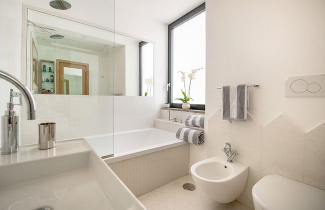 Luxury Apartment with Penthouse and Pool - Photo 25