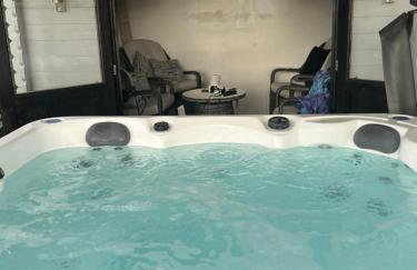 Sunset Retreat Cabin, Private Hot Tub with Mini Cinema Projector & Garden views - Foto 55