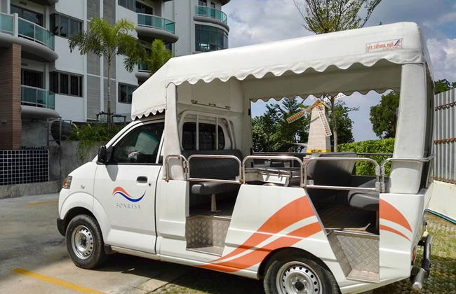 Sonrisa Sriracha - Photo 76