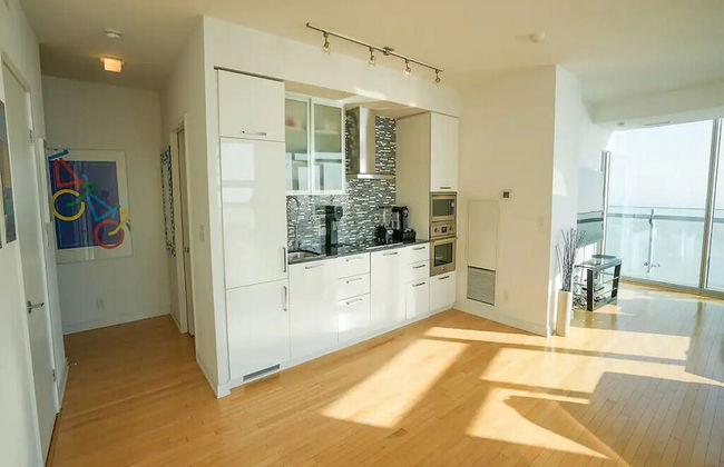 Lanterra Downtown Cn Tower - Photo 39