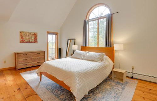 Charming Putney Home Porch, Grill and Hiking Trails - Foto 12