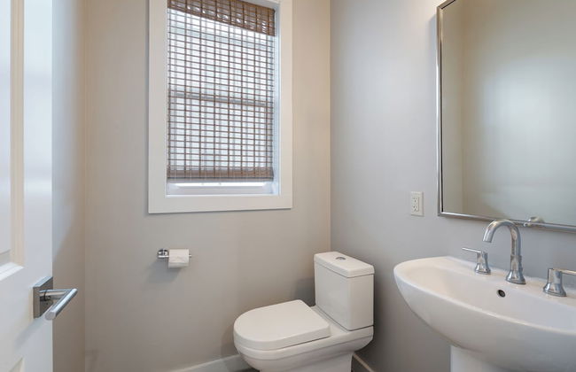 New Townhouse with 2 Balconies - Foto 19