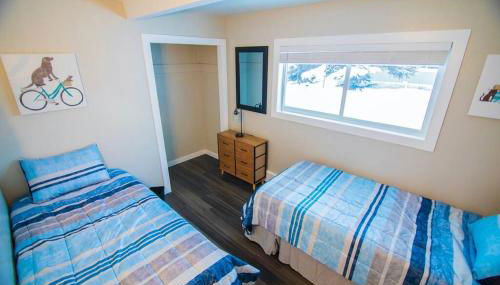 Cozy 3B with Yard 2 min to Downtown - Photo 3