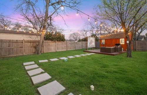 Peaceful and Relaxing Getaway w Beautiful Pool - Photo 36