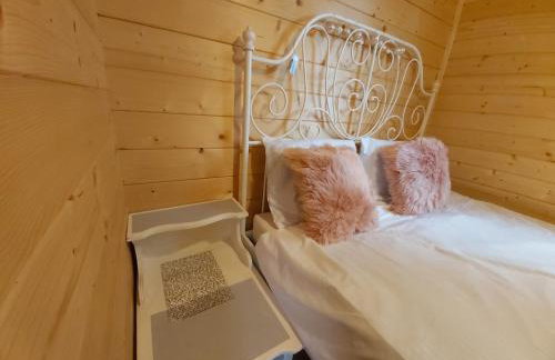 Drewniany Zakątek z sauną i jacuzzi - Foto 18