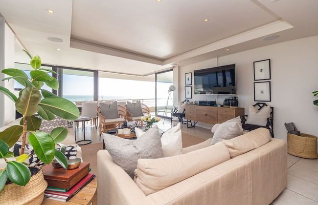 Experience Solace and Panoramic Views at Crescent Bay - Foto 2