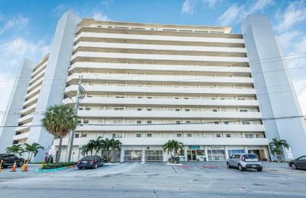Luxurious remodeled direct Waterfront apartment with Miami skyline view- Free parking- 5min drive to Miami Beach - Foto 36