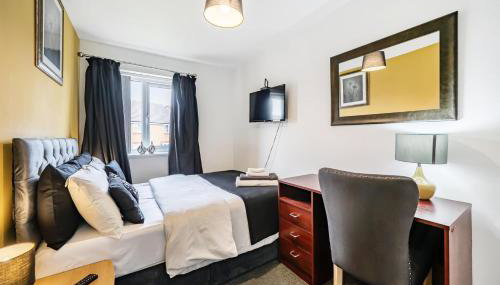 Cozy 4 Bedroom Home in Walsall, Free Parking, EVC, WIFI, 30 days 10 percent off - Foto 5