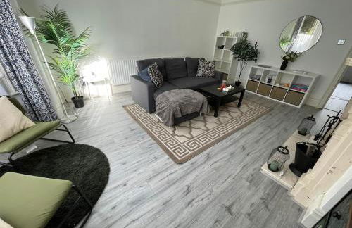 Spacious Flat! Sleeps 7, Pet Friendly and Parking - Photo 62