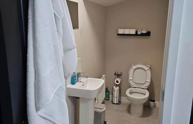 Charming 3 Bed Home in Stepps, Glasgow - Garden & Patio - Photo 29