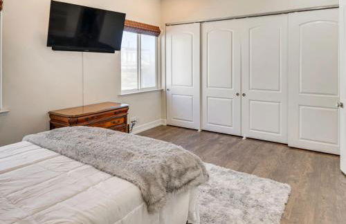 3BR Mountain Retreat with 2 Executive Suites & Scenic Views Sleeps 6 - Photo 21