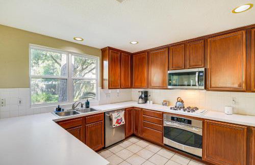 Near Trails, Shops and Eats Spring Home with Pool - Photo 5