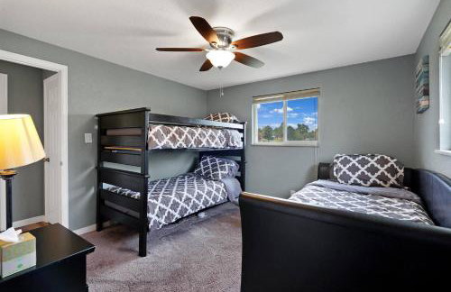 Arvada Retreat + 6 BD + Movie Theater - Photo 11