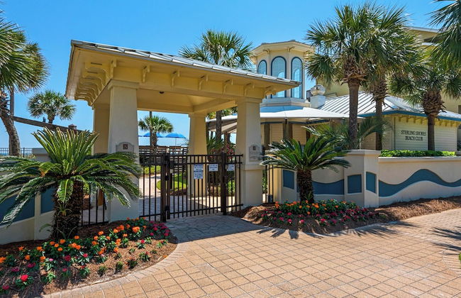 Spacious 2BR Condo w/ Partial Gulf Views, Pool, Across the Street From Beach! - Foto 44