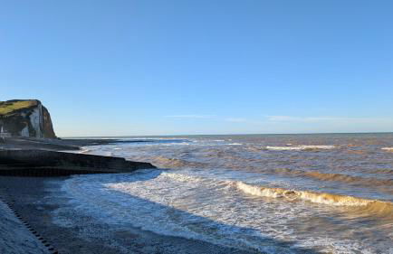 Beautiful beachfront apartment, 180d sea and cliff view - Foto 27