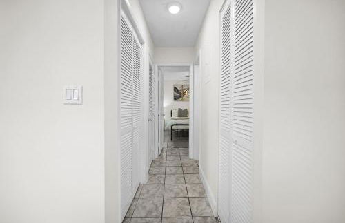 Chic Boca Raton Apartment Pool WiFi Parking - Photo 9