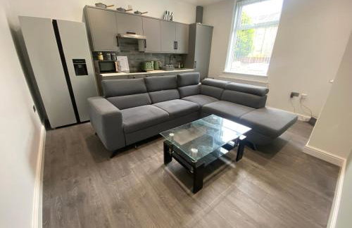 Luxury 3-Bed House-Jaquzzi Bath-Private Parking- suitable for contractors - Foto 17