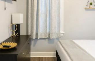 Spacious Three Bedroom Parma Home Sleeps six Near Cleveland - Foto 17