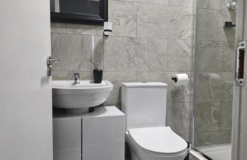 Charming Oxford Apartment in Telford - Flat 1 - Photo 9