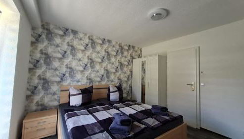 Ferienwohnung Blumenberg Hahn Grabenstraße - Foto 5, towels, wardrobe