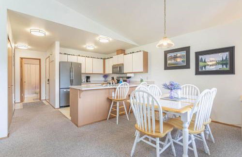 Lavender Haus - Walk to Downtown Leavenworth - The Alpine Village Collection - Foto 9