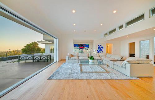 Stunning Modern Estate in BH with Pool, Spa, and Views - Foto 3