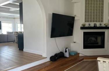 The Most Desired Summer Retreat with Private Pool Just 5 Minutes from the Beach - Foto 32