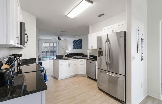 5/3 Pool Home Located in Sunset Ridge Community! - Foto 7