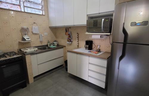 casa em rua tranquila a 200 metros do agito do Rio Vermelho e praia - Foto 6