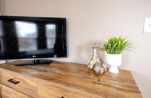 LUX - Downtown Oasis - Pool Table! Free Parking! - Foto 36