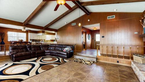 Laid-Back Lake House with Wraparound Deck - Foto 4