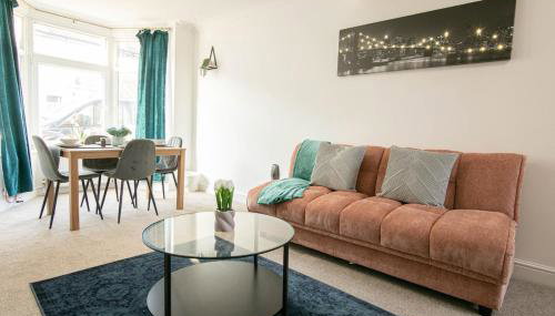 3 bed Modern Home, Vibrant & Stylish, Sleep upto 7 - Foto 1
