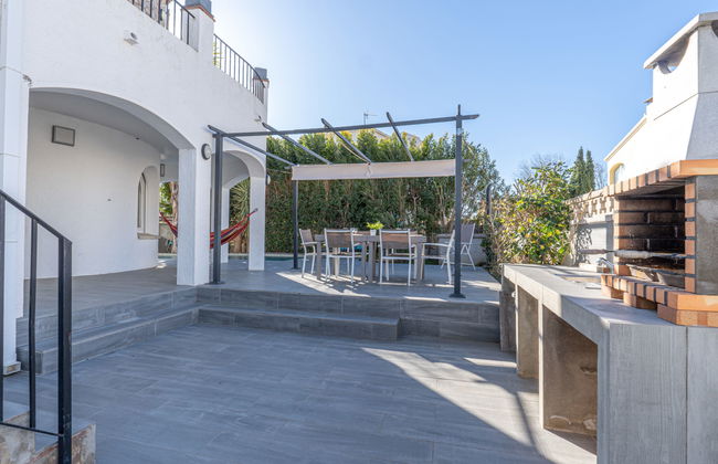 4 bedroom House in Castelló d'Empúries with private pool and garden - Photo 26