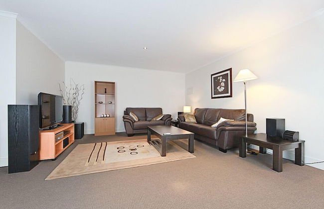 Accommodate Canberra - The Avenue - Photo 15