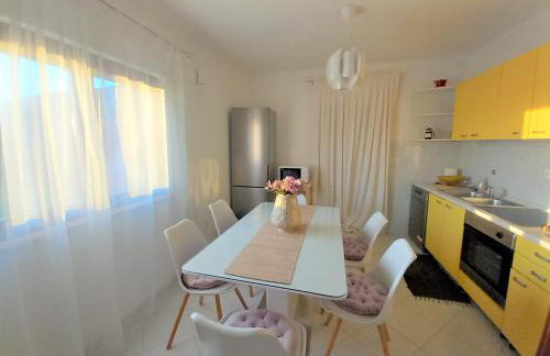 JOVI-relaxing, fenced, private, heated pool & view - Photo 6