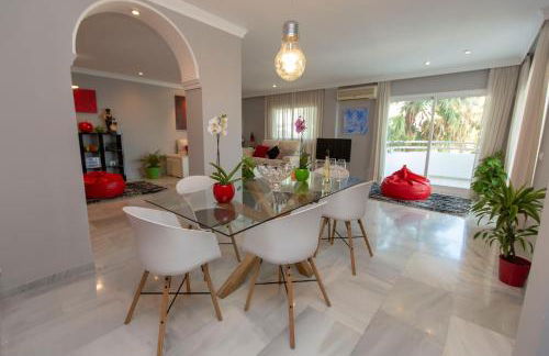 Villa Venecia, Apartamento de Lujo en 1º línea de playa + parking - Photo 25