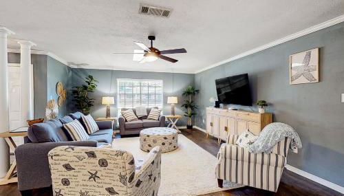 Poolside Bliss! Christian Pass Family Home with Yard - Foto 3