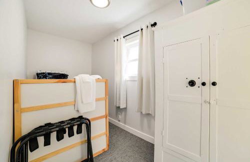 Dom Rodzinny Lakeview Getaway - Walk to Lake Huron - Photo 26