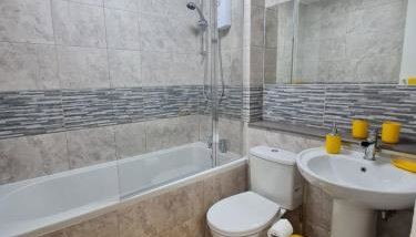 Lovely 2 bedroom flat in nice Inversness area. - Foto 5, towels, Shower