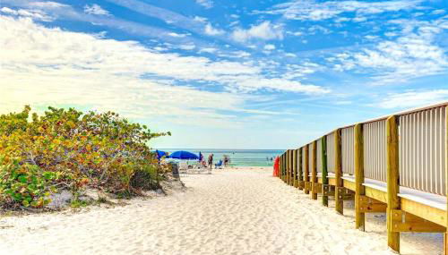 The Village Breeze 8BR with heated Pool, near Beach, 250ft to Siesta Key Village! - Foto 3