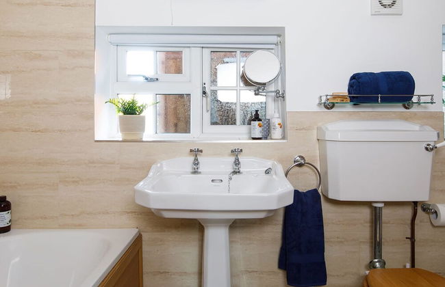 Quaint Coastal Cottage - 5 Mins From Beach - Foto 16