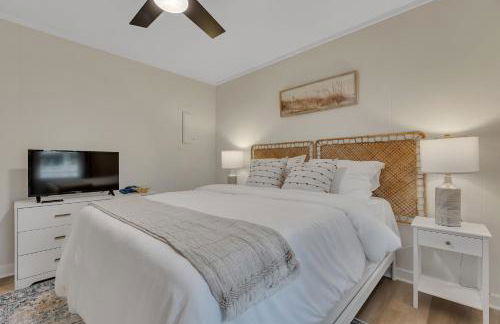 Beachy 3BD Bungalow One Block from Scenic Walkway - Foto 2