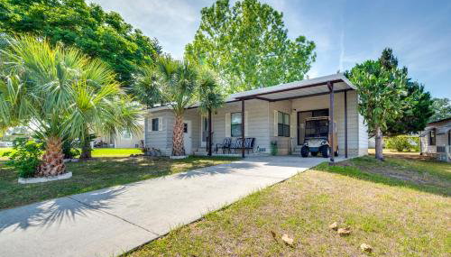 Golf and Pool Access Home with Yard in Lady Lake - Foto 2