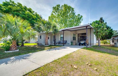 Golf and Pool Access Home with Yard in Lady Lake - Foto 2