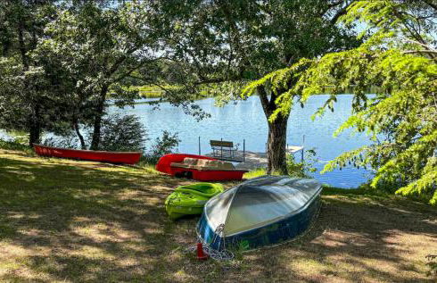 3BR waterfront lake house with dock, gazebo, boats - Foto 1
