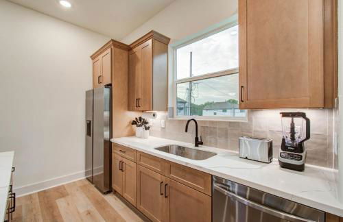 Chic & Central 3BD Townhouse Mins to DT & Midtown - Foto 15